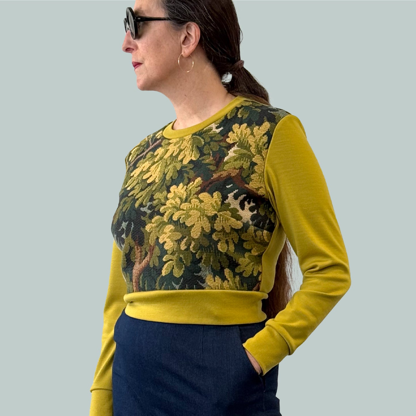 Cropped ladies' sweater with tapestry front and chartreuse Laurent Garigue wool sleeves and back, torso side view