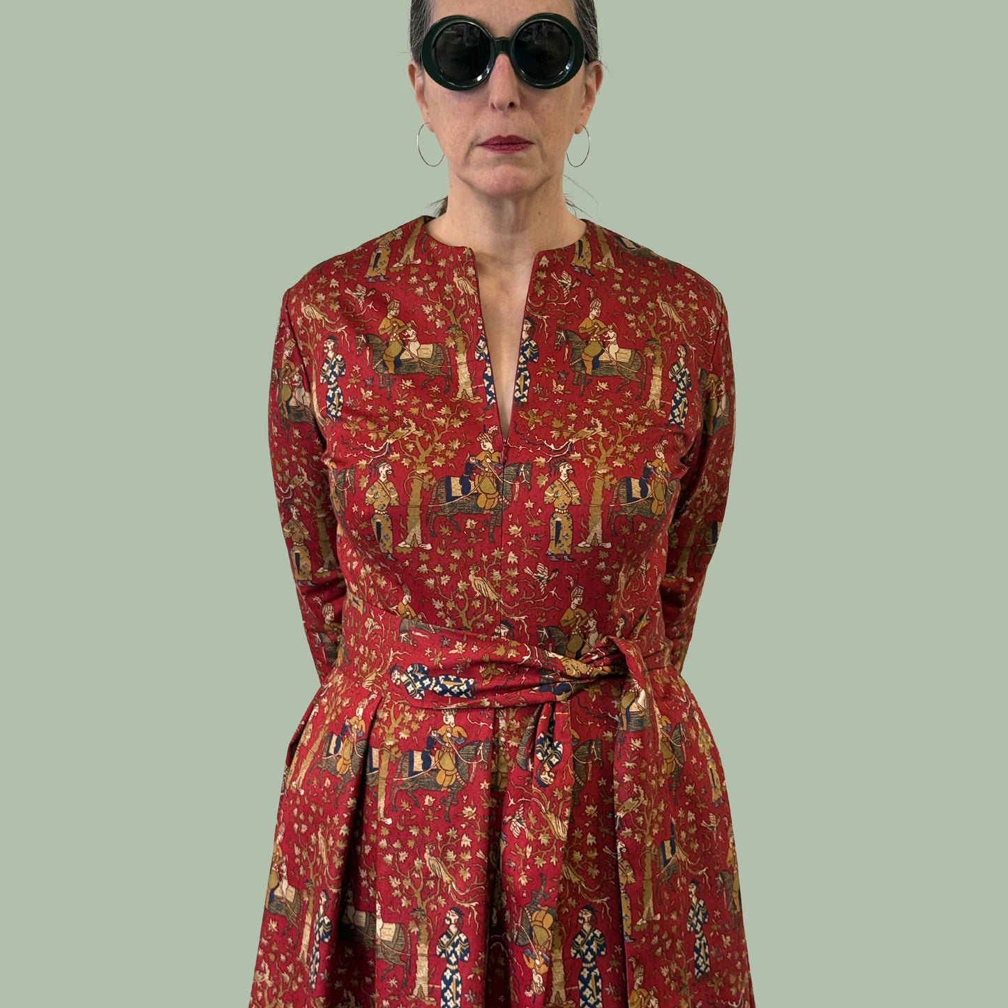 1950s style shirtwaist dress in vintage Waverly Persia print fabric close up of torso